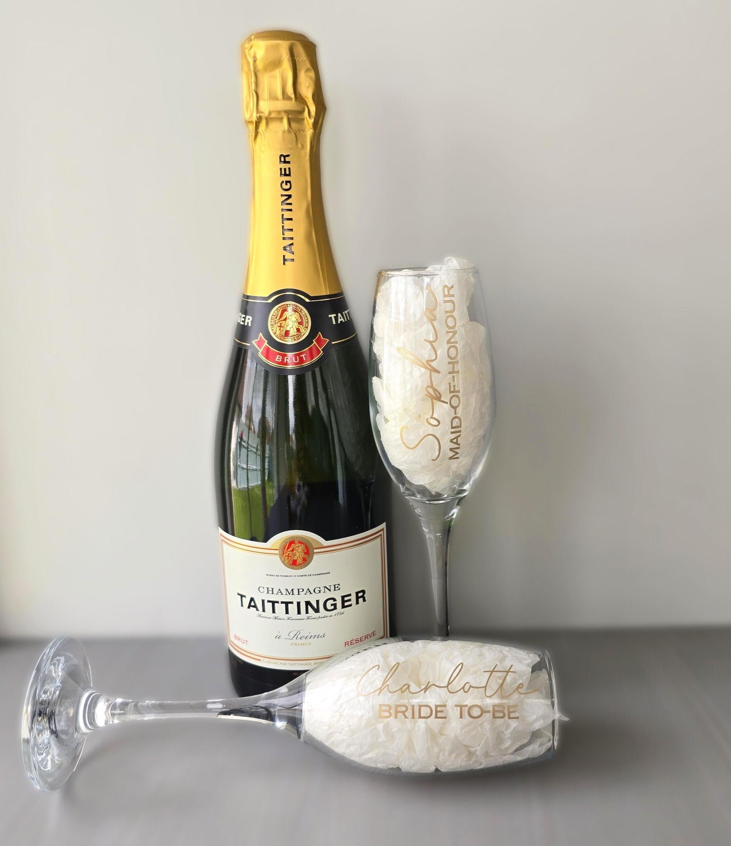 Prosecco glass or Champagne flute decorated with high shine glitter stem and personalised with a name in decorative font and wedding roll – Bride, Groom, Mother of the Bride, Bridesmaid, Sister of the bride, Maid of Honour.