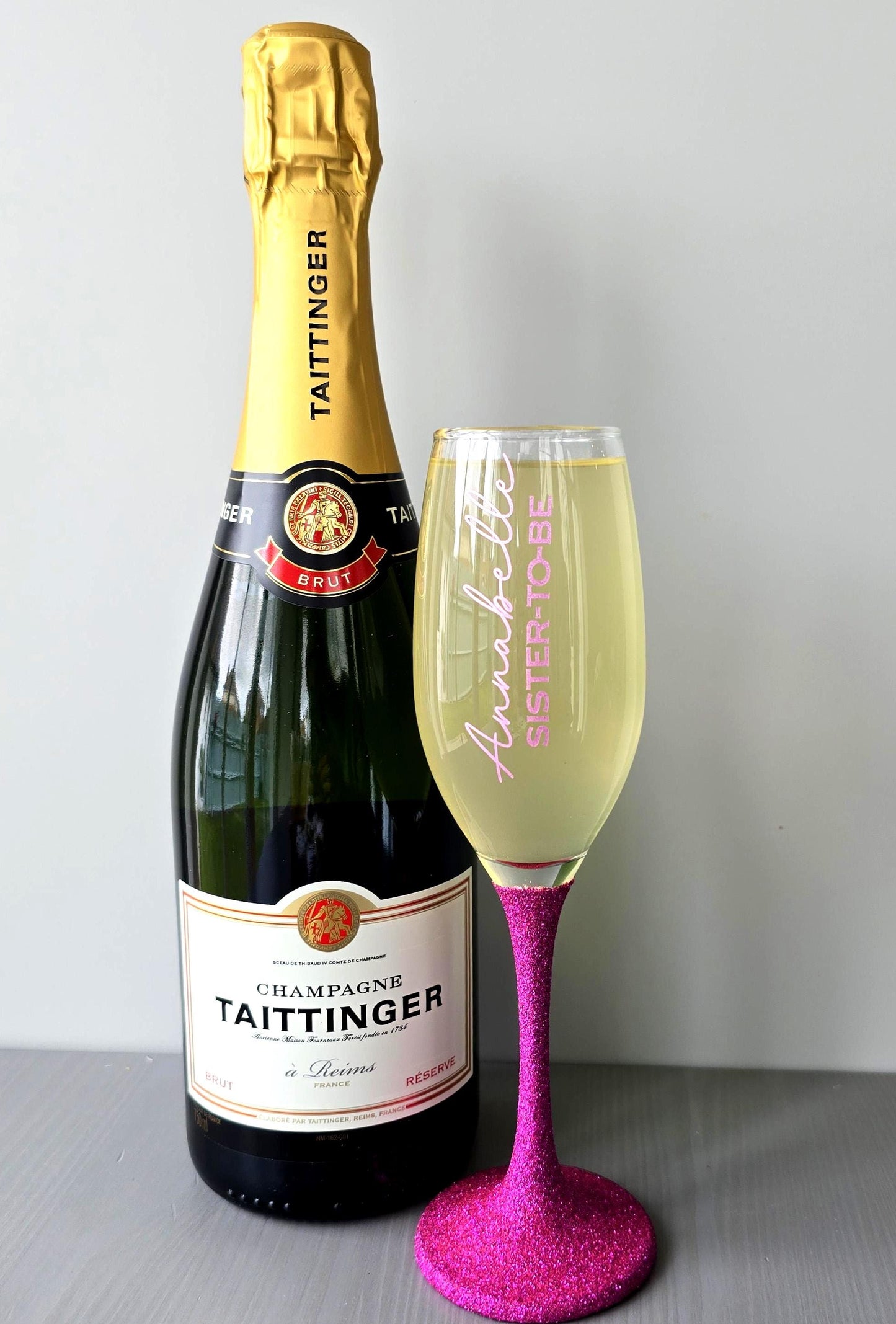 Prosecco glass or Champagne flute decorated with high shine glitter stem and personalised with a name in decorative font and wedding roll – Bride, Groom, Mother of the Bride, Bridesmaid, Sister of the bride, Maid of Honour.